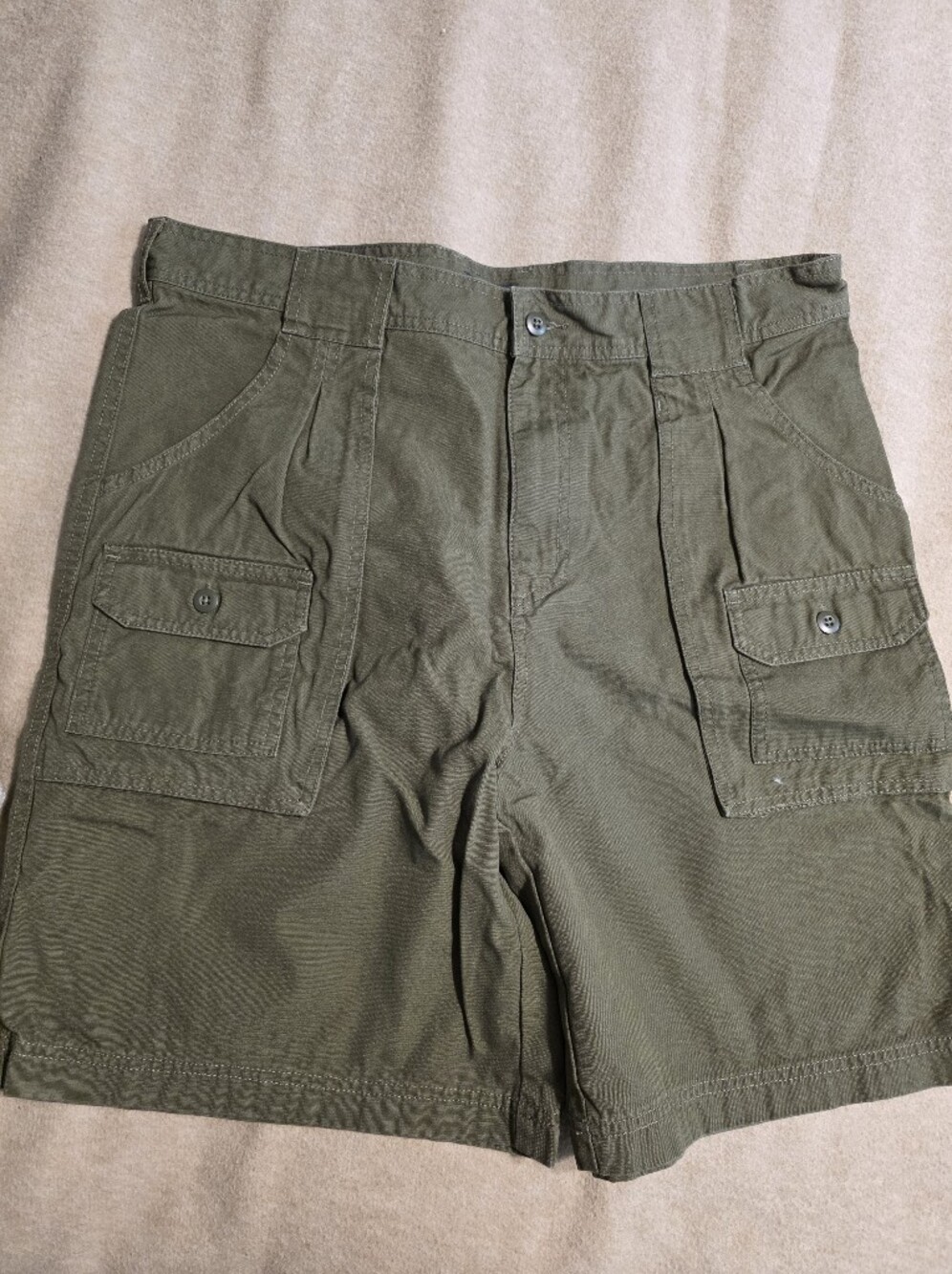 Cabela's Olive Green Utility Shorts with Yellow Tag